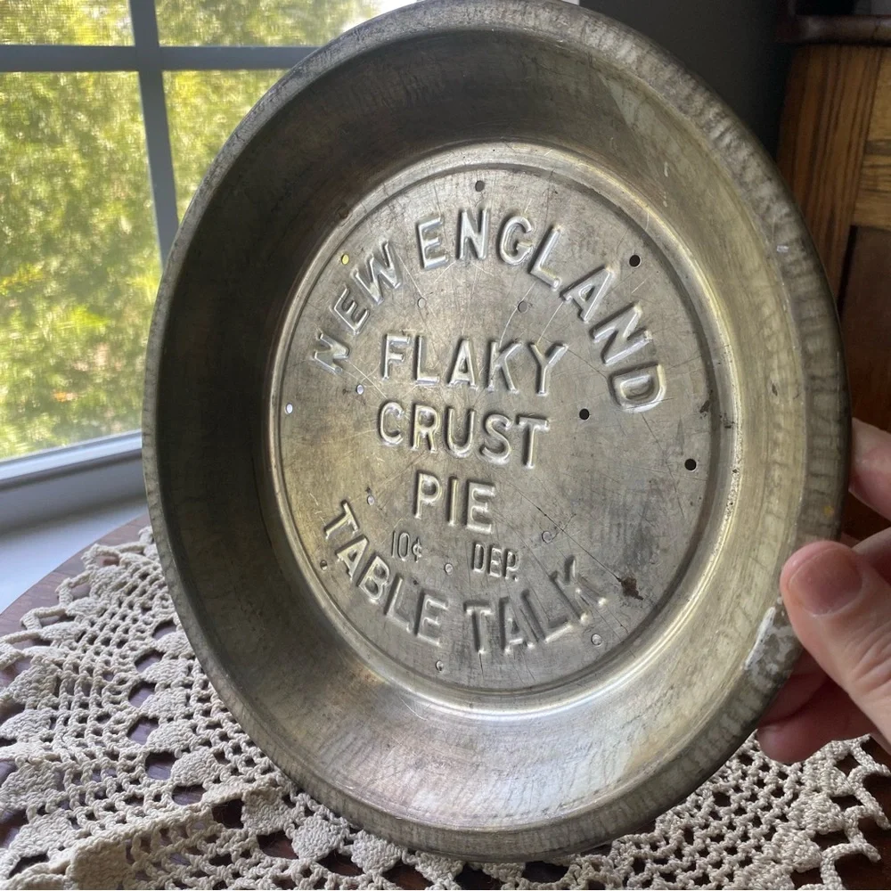 Vintage New England Flaky Crust Pie Tin EUC